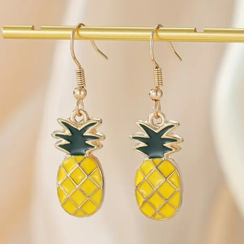 NEW Pineapple dangle Earrings Tropical - Boutique